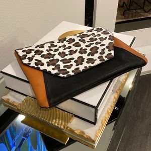 Leopard clutch